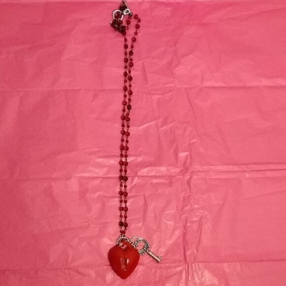 Vintage Classic Hardware Red Heart & Key Pendant Necklace - Picture 1 of 2